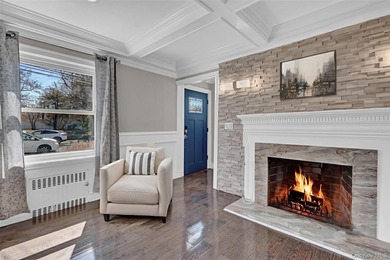 Welcome to This Stunning Colonial in Prime Freeport! Don't miss - photo 2