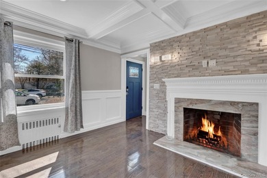 Welcome to This Stunning Colonial in Prime Freeport! Don't miss - photo 3
