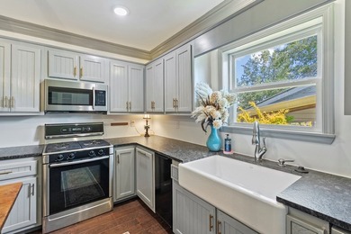 Country living with a kitchen that'll make you stay. This fully - photo 12