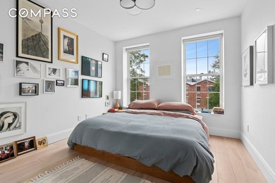 Corner House! Magnificent and fully renovated 2 family home in - photo 12