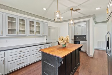 Country living with a kitchen that'll make you stay. This fully - photo 13