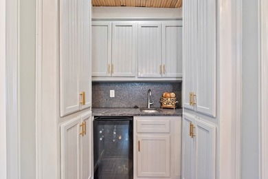 Country living with a kitchen that'll make you stay. This fully - photo 14