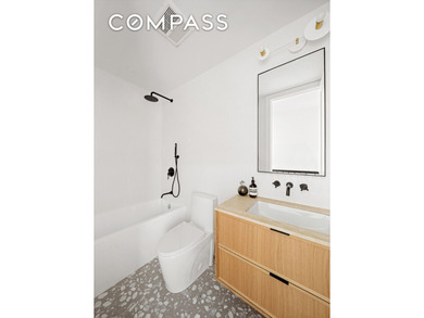 Corner House! Magnificent and fully renovated 2 family home in - photo 16