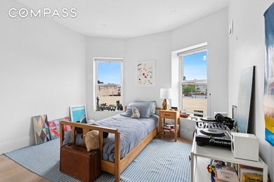 Corner House! Magnificent and fully renovated 2 family home in - photo 17