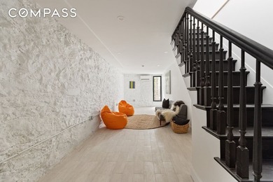 Corner House! Magnificent and fully renovated 2 family home in - photo 20