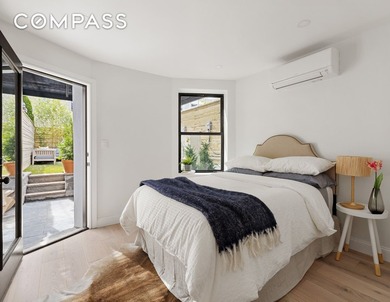 Corner House! Magnificent and fully renovated 2 family home in - photo 21