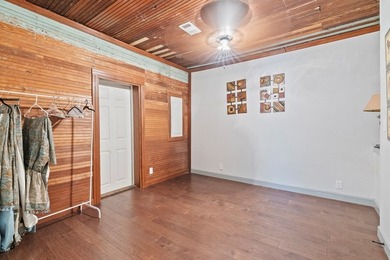 Country living with a kitchen that'll make you stay. This fully - photo 22