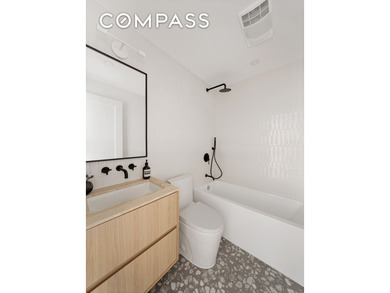 Corner House! Magnificent and fully renovated 2 family home in - photo 22