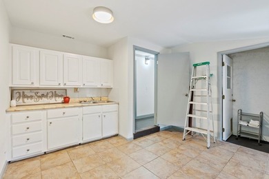 Country living with a kitchen that'll make you stay. This fully - photo 25