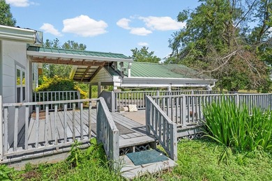 Country living with a kitchen that'll make you stay. This fully - photo 34