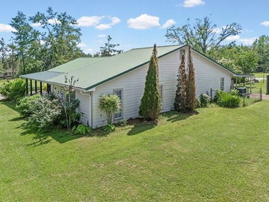 Country living with a kitchen that'll make you stay. This fully - photo 35