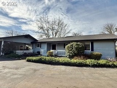 Lake Home For Sale in Roseburg, Oregon