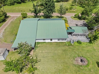 Country living with a kitchen that'll make you stay. This fully - photo 43