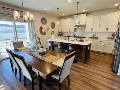 Located in the highly sought-after Carriage Hill West - photo 4