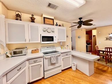 Beautifully maintained and move-in ready, this turnkey 2 bedroom - photo 15