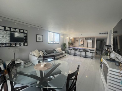 Gorgeous fully renovated apt in Sunny Isles, right on the Bay