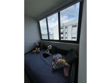 Gorgeous fully renovated apt in Sunny Isles, right on the Bay