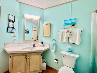 Beautifully maintained and move-in ready, this turnkey 2 bedroom - photo 33