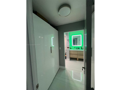 Gorgeous fully renovated apt in Sunny Isles, right on the Bay