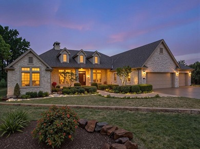 PRICE REDUCTION!! AMAZING VIEWS-Beautiful custom-built Home with - photo 1