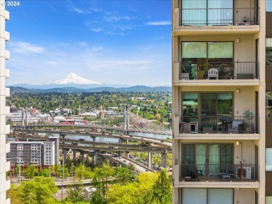 Lake Condo For Sale in Portland, Oregon