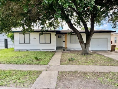 Welcome to this nicely updated move in ready home. Living - photo 1