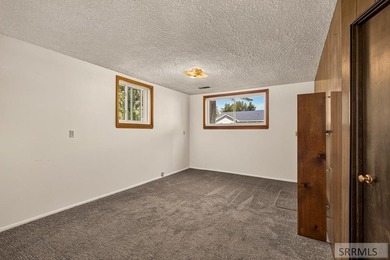 Well-maintained home offering a functional floor plan - photo 15