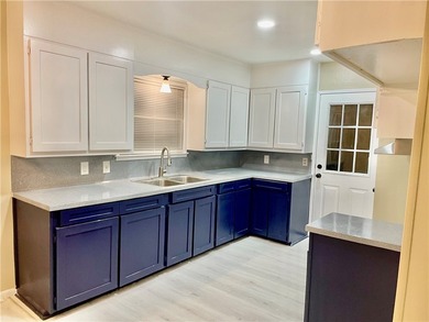 Welcome to this nicely updated move in ready home. Living - photo 6