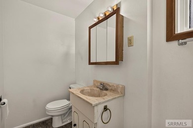Well-maintained home offering a functional floor plan - photo 17