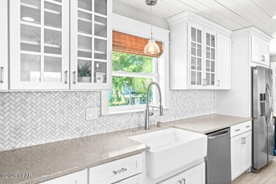 Welcome to this stunning, fully remodeled five bedroom, three - photo 21