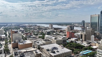 Great location and investment opportunity. 11th floor condo with - photo 23
