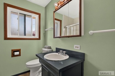 Well-maintained home offering a functional floor plan - photo 23
