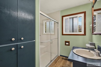 Well-maintained home offering a functional floor plan - photo 24