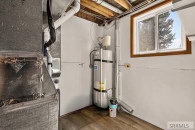 Well-maintained home offering a functional floor plan - photo 29