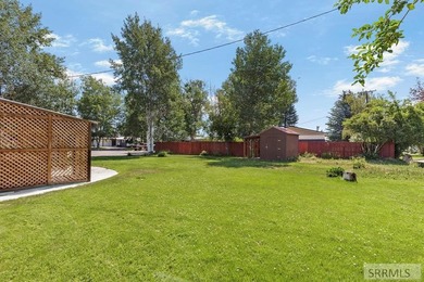Well-maintained home offering a functional floor plan - photo 34