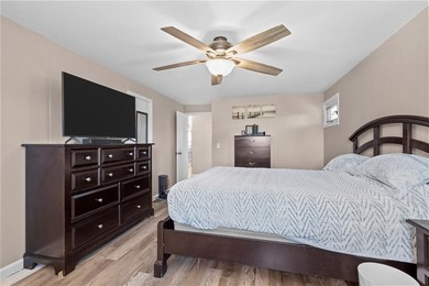 Welcome home to this totaly remodled ranch offering a - photo 15
