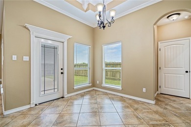 Welcome to this spacious 4-bedroom, 3-bathroom stucco home - photo 7