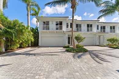 Move-in ready, this waterfront corner villa offers VIEWS - photo 17