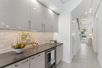 Move-in ready, this waterfront corner villa offers VIEWS - photo 27