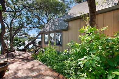 Live your Hill Country dream in this peaceful 2-bed, 2-bath - photo 1