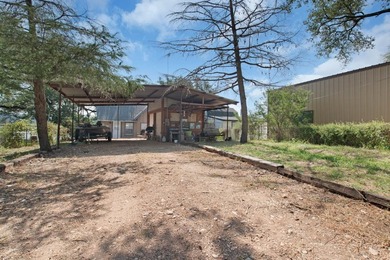 Live your Hill Country dream in this peaceful 2-bed, 2-bath - photo 4