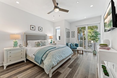 Move-in ready, this waterfront corner villa offers VIEWS - photo 45