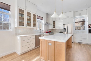 Renovation has just been completed on this beautiful East - photo 4