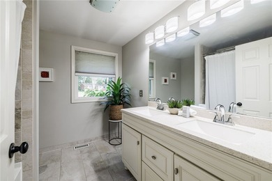 Gorgeous mid-century modern ranch with exquisite architectural - photo 16