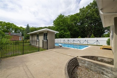 Gorgeous mid-century modern ranch with exquisite architectural - photo 27