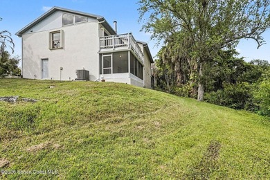 Spacious 3-bedroom, 3-bath townhome offering a multi-level floor - photo 1