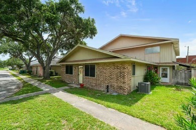 Welcome to Lakewood Village! This charming end-unit condo offers - photo 2