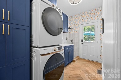 This exceptional Lake Norman home has beautiful updates and - photo 15