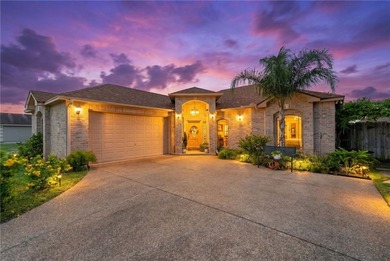 Pristine and move in ready! This amazing and well-maintained one - photo 1