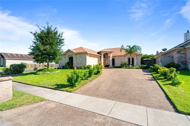 Pristine and move in ready! This amazing and well-maintained one - photo 2